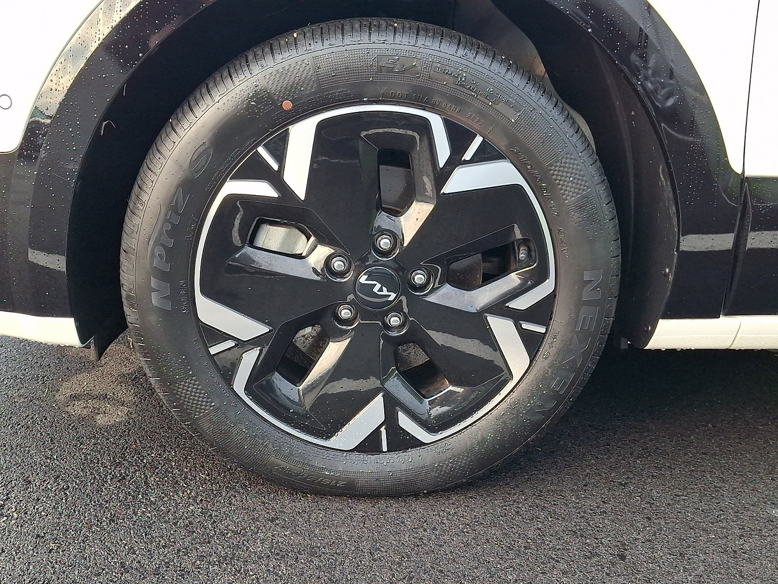 Used 2023 Kia Niro Wave w/ Wave Preserve Package FWD image 4