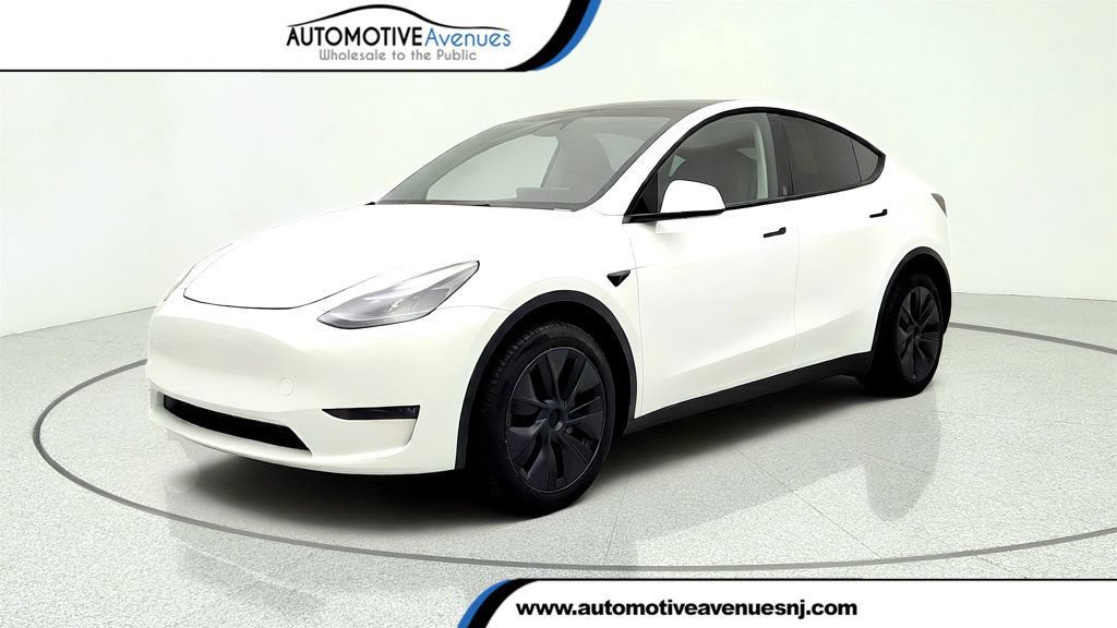 Used 2025 Tesla Model Y Long Range AWD/4WD image 1