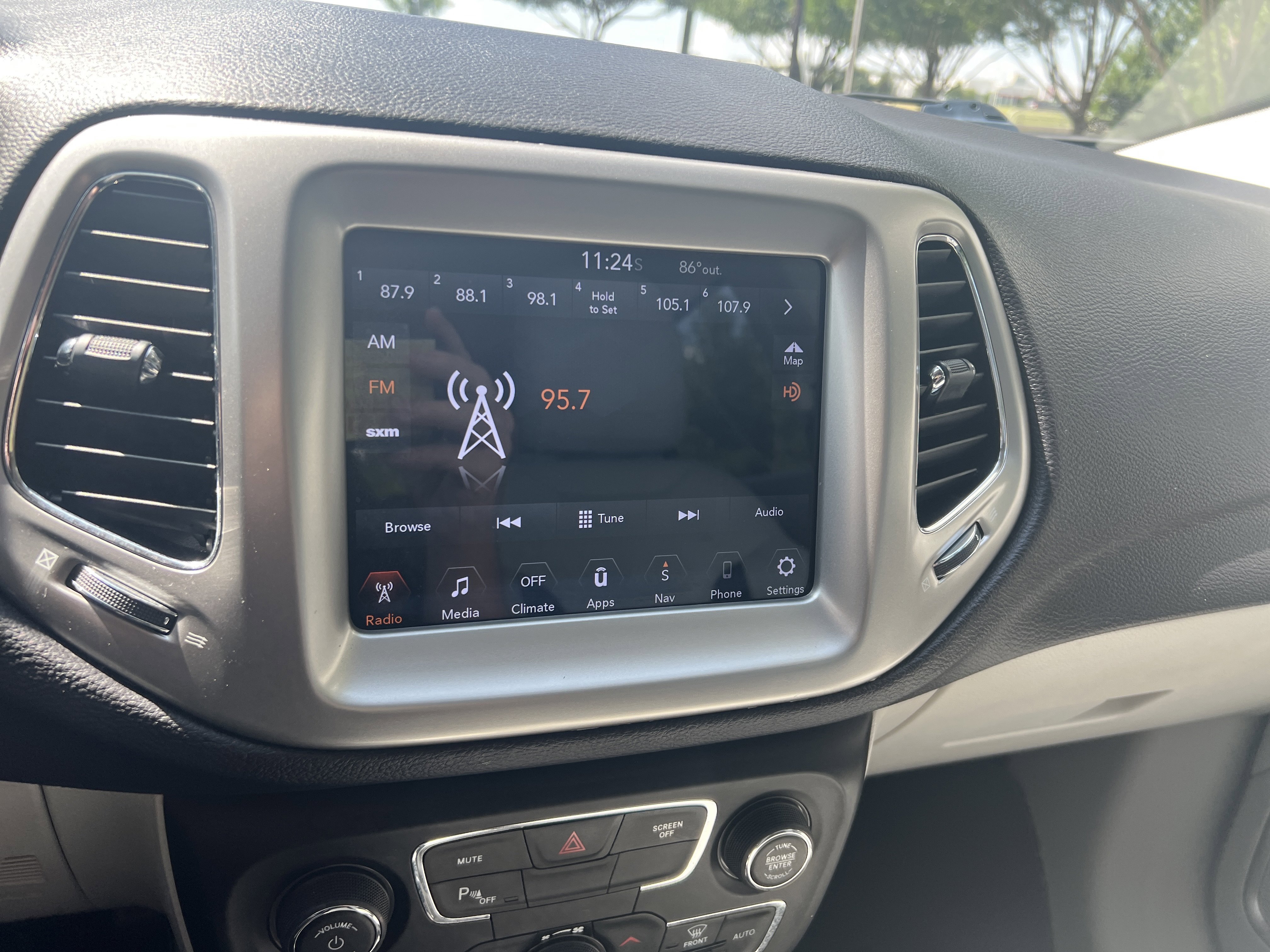 Used 2018 Jeep Compass Latitude w/ Popular Equipment Group AWD/4WD image 21