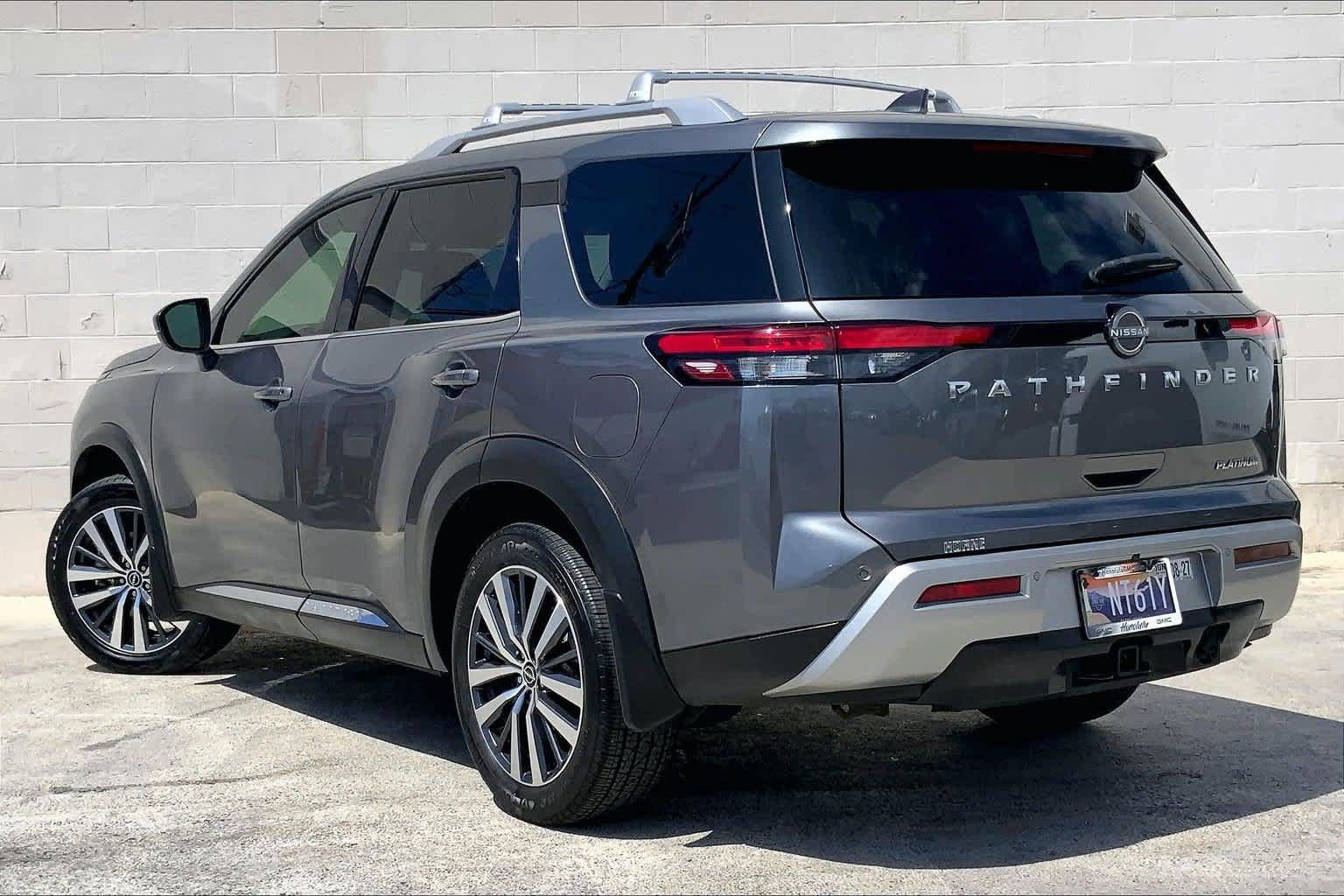 Used 2022 Nissan Pathfinder Platinum w/ Cargo Package FWD image 4
