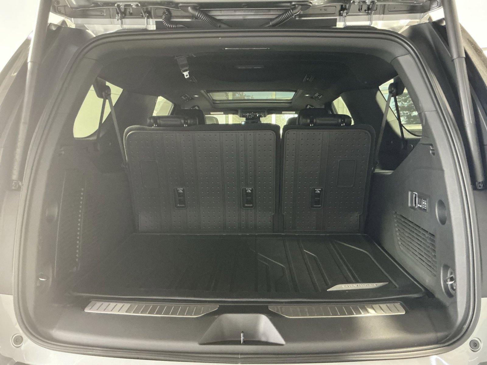 New 2026 Chevrolet Suburban RST w/ RST Capability Package image 34