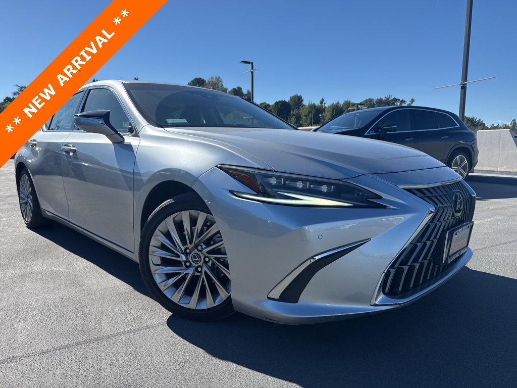 Used 2023 Lexus ES 300h w/ Luxury Package