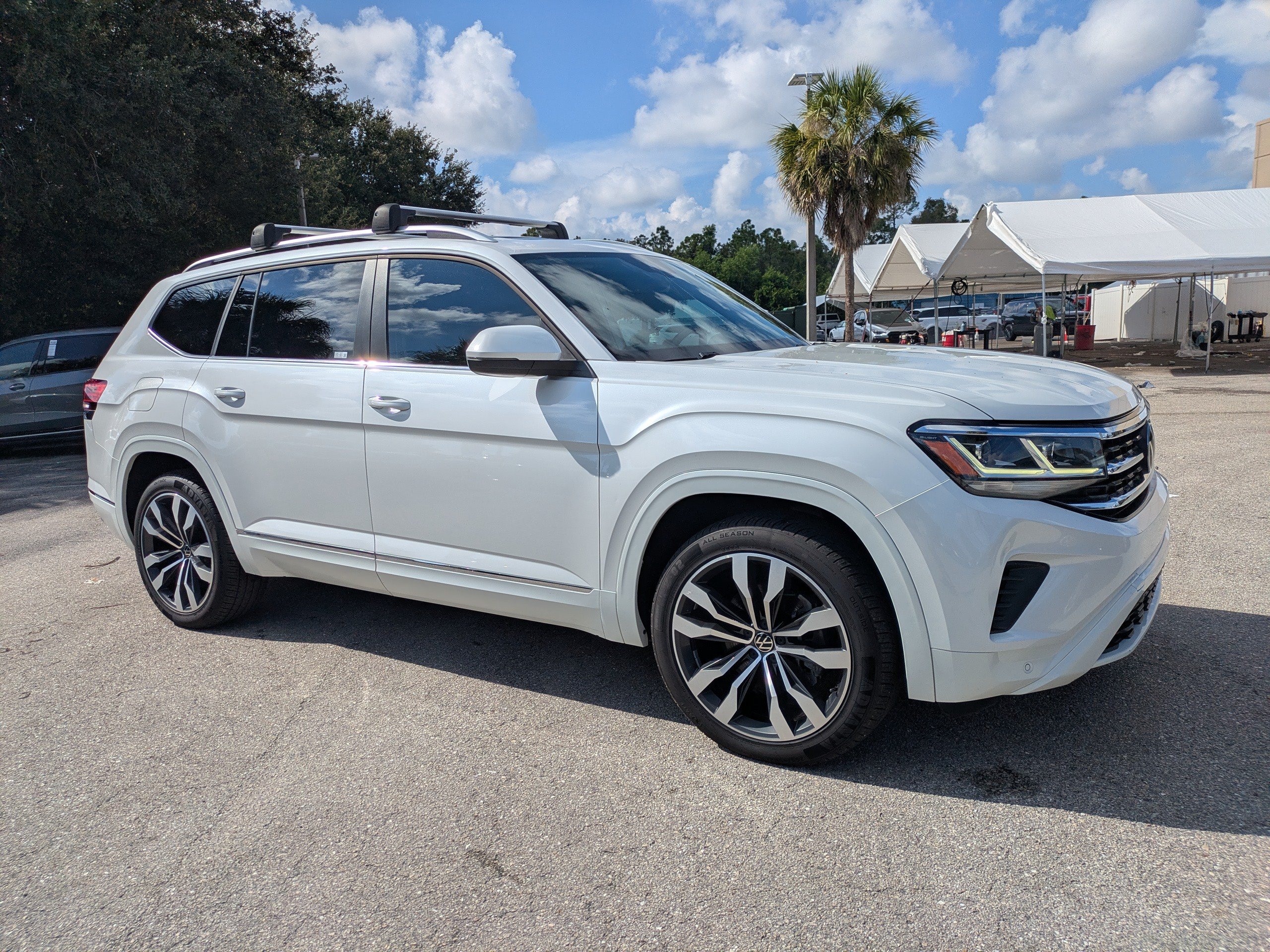 Used 2023 Volkswagen Atlas SEL AWD/4WD image 1