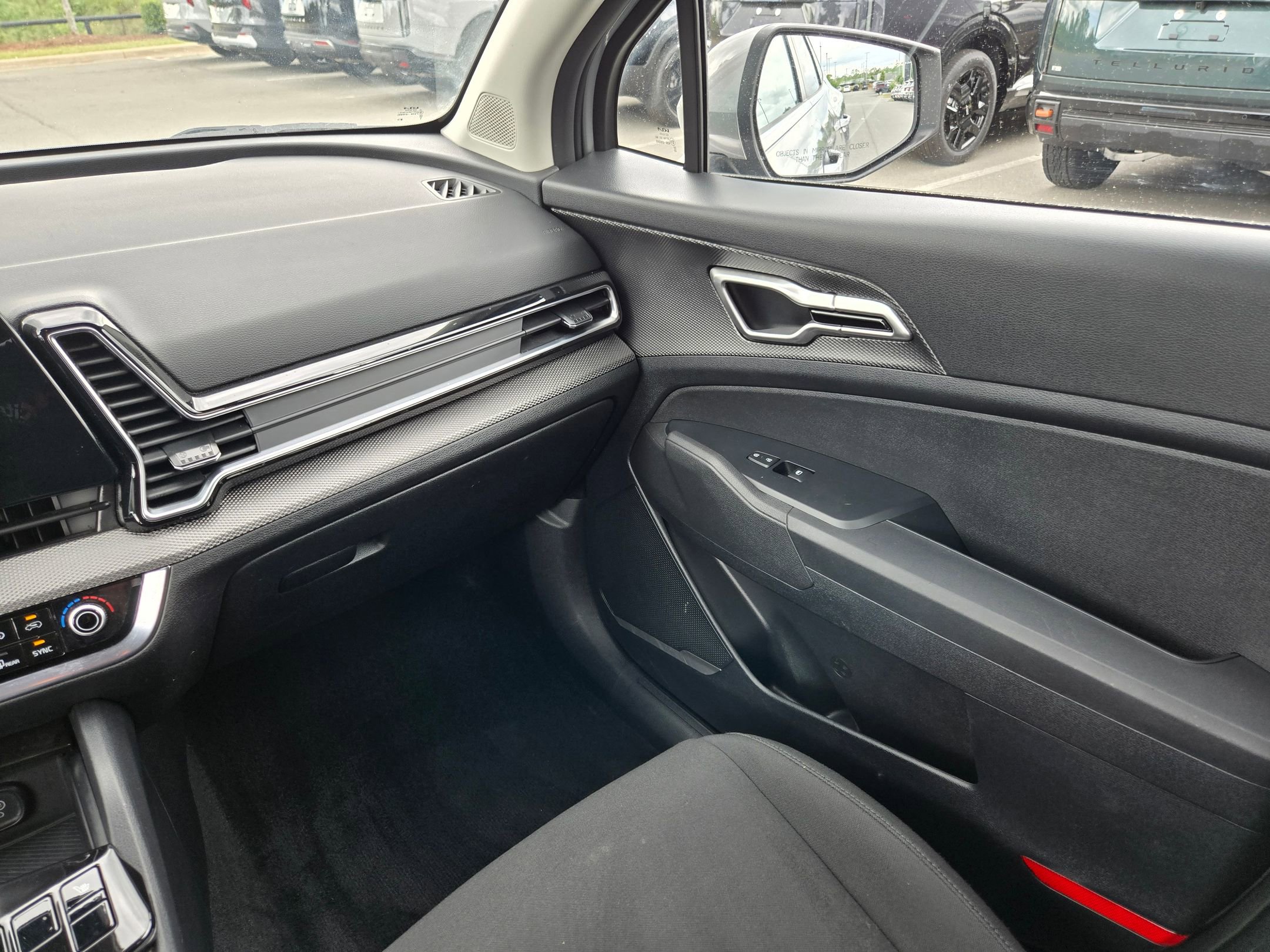 Used 2023 Kia Sportage LX image 11