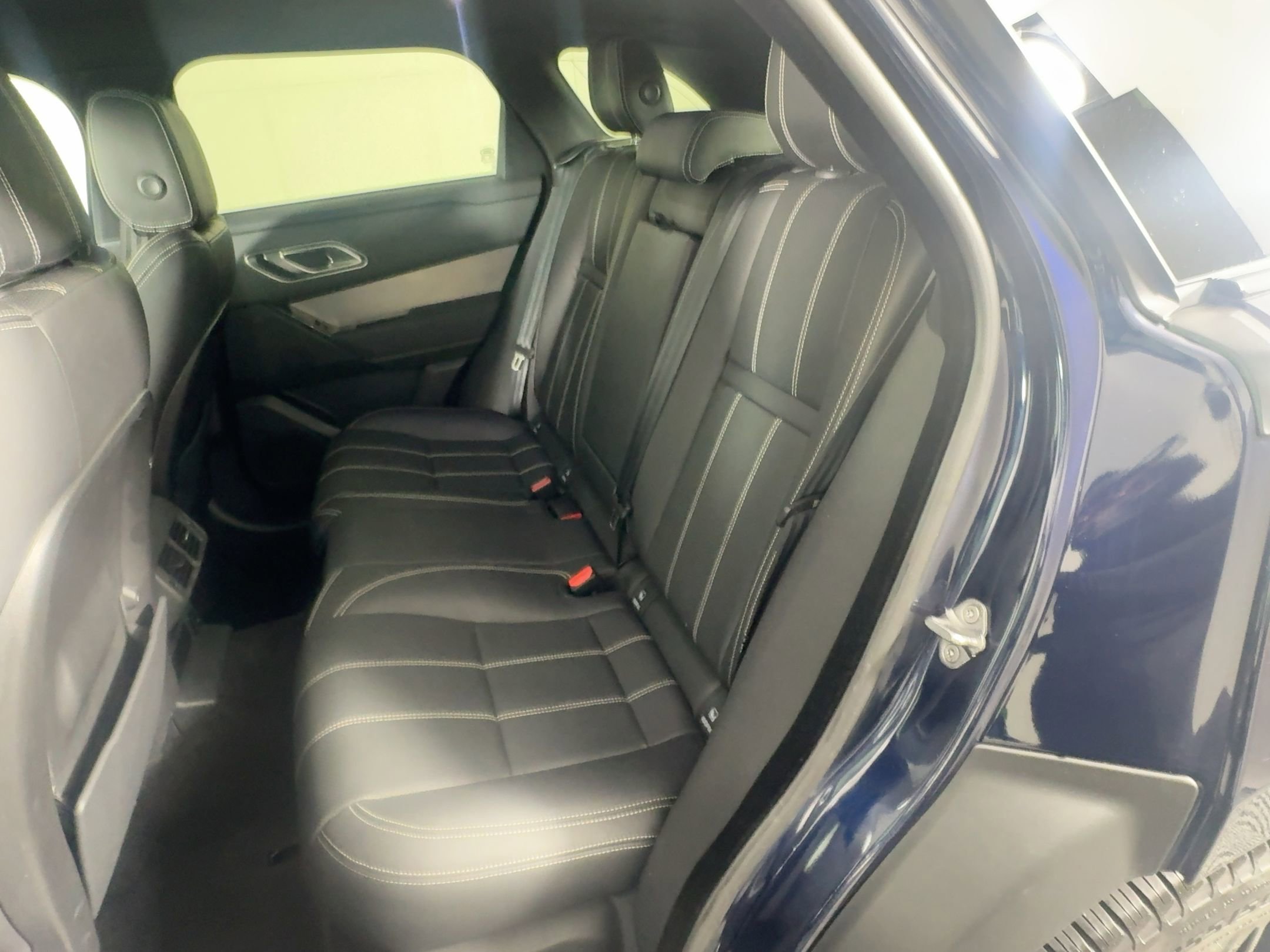 Used 2022 Land Rover Range Rover Velar R-Dynamic S image 15