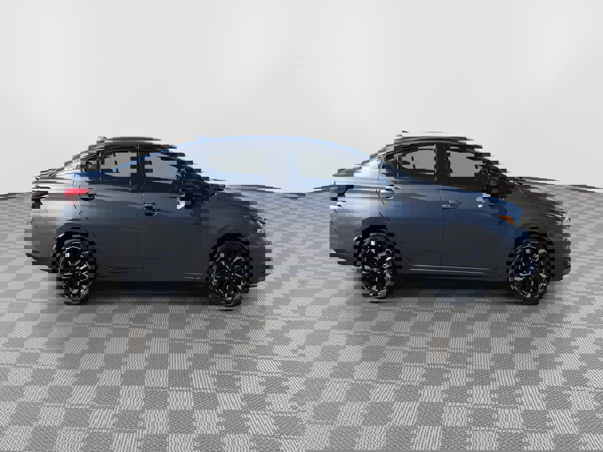 Used 2024 Nissan Versa SR image 8