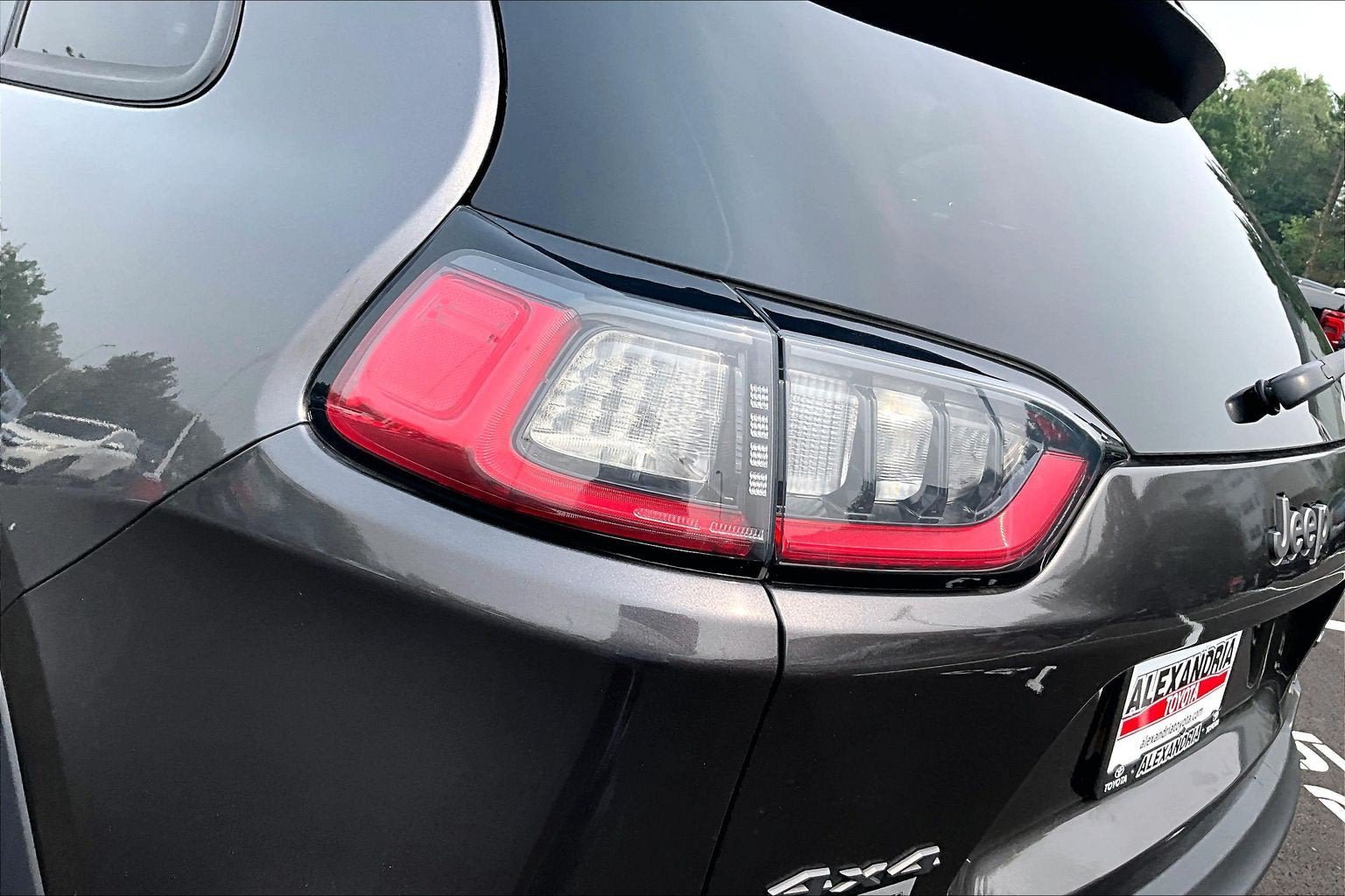 Used 2019 Jeep Cherokee Trailhawk AWD/4WD image 28