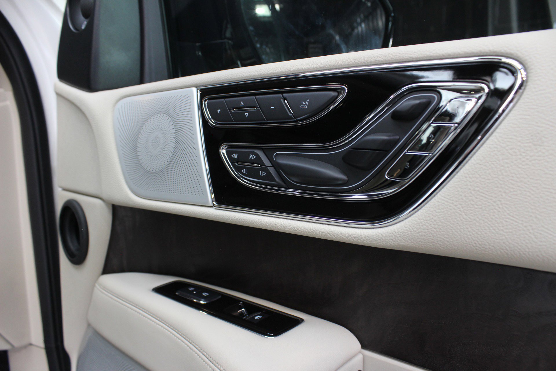 Used 2021 Lincoln Navigator Reserve w/ Luxury Package image 50