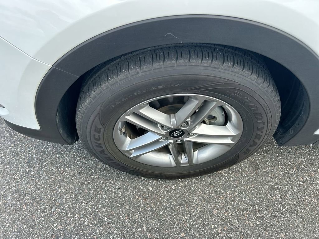 Used 2018 Hyundai Santa Fe Sport w/ 2.4L Value Package 02 FWD image 10