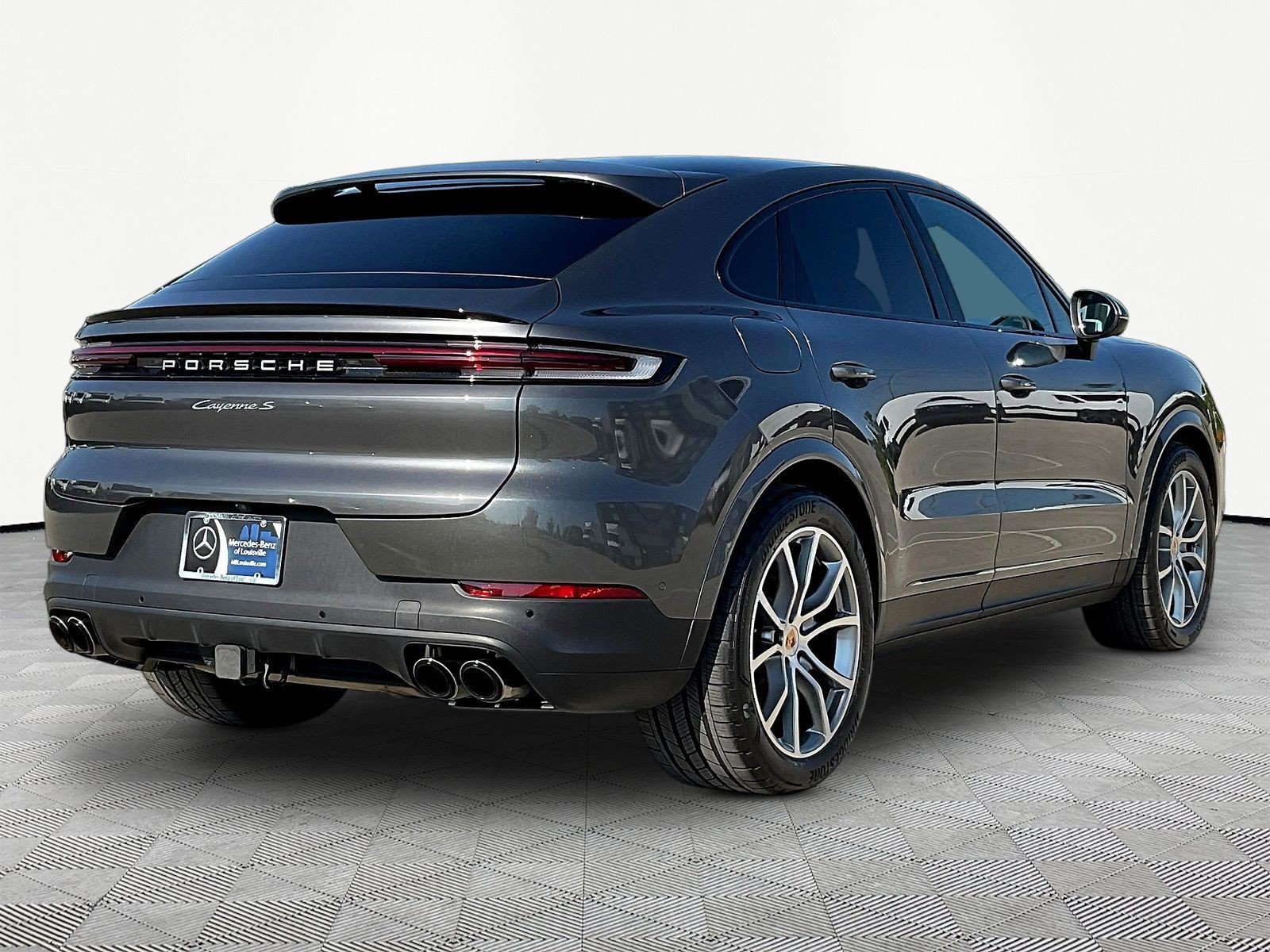 Used 2024 Porsche Cayenne S AWD/4WD image 6