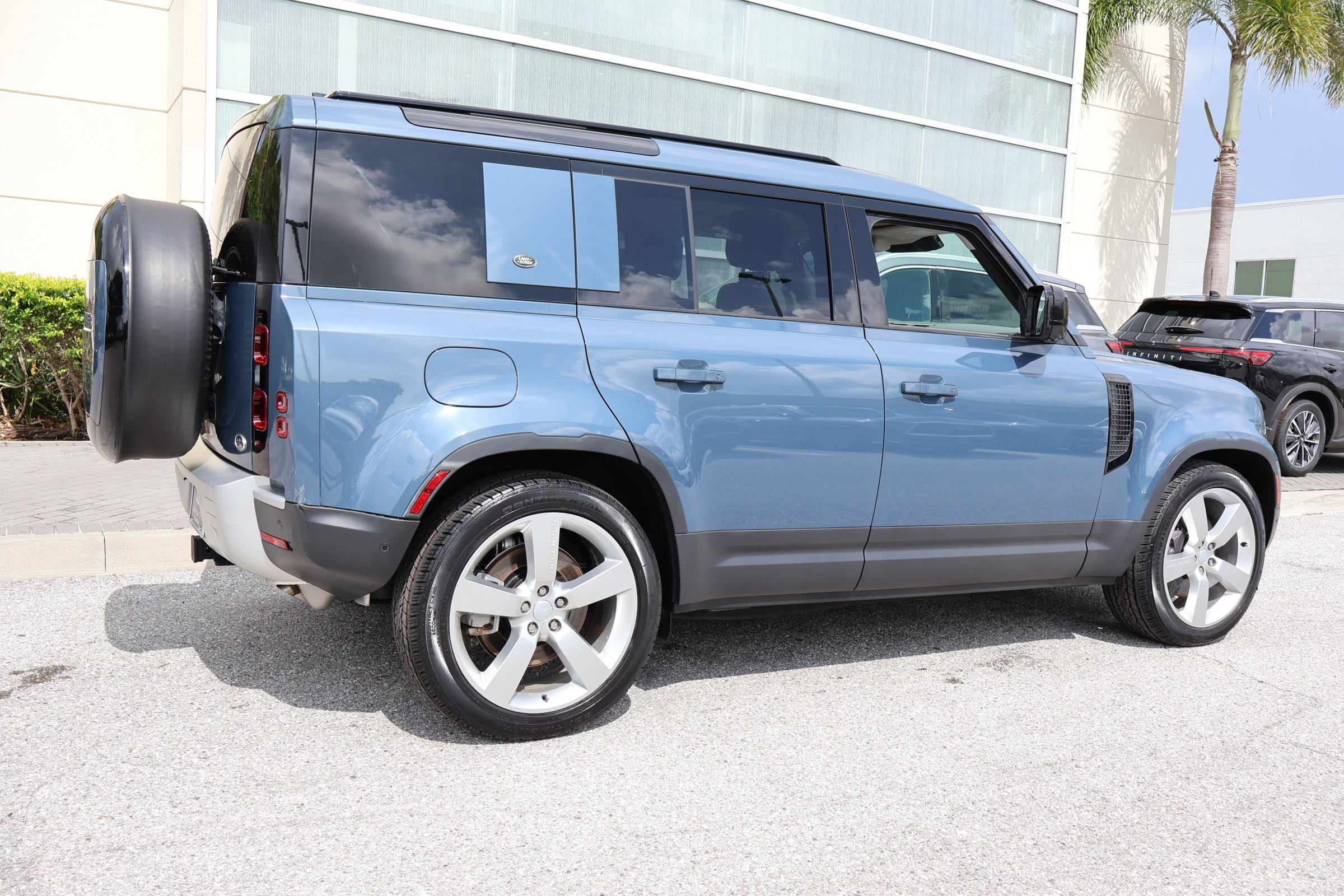 Used 2023 Land Rover Defender 110 S AWD/4WD image 9