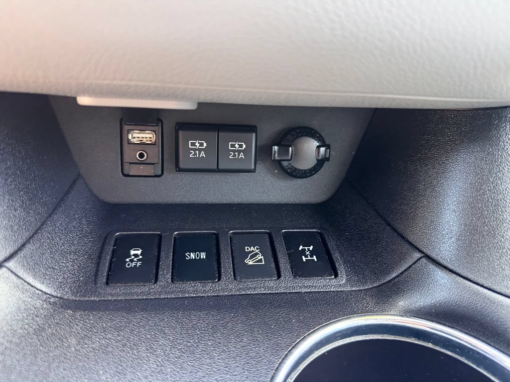 Used 2019 Toyota Highlander XLE w/ Carpet Mat Package (TMS) AWD/4WD image 33