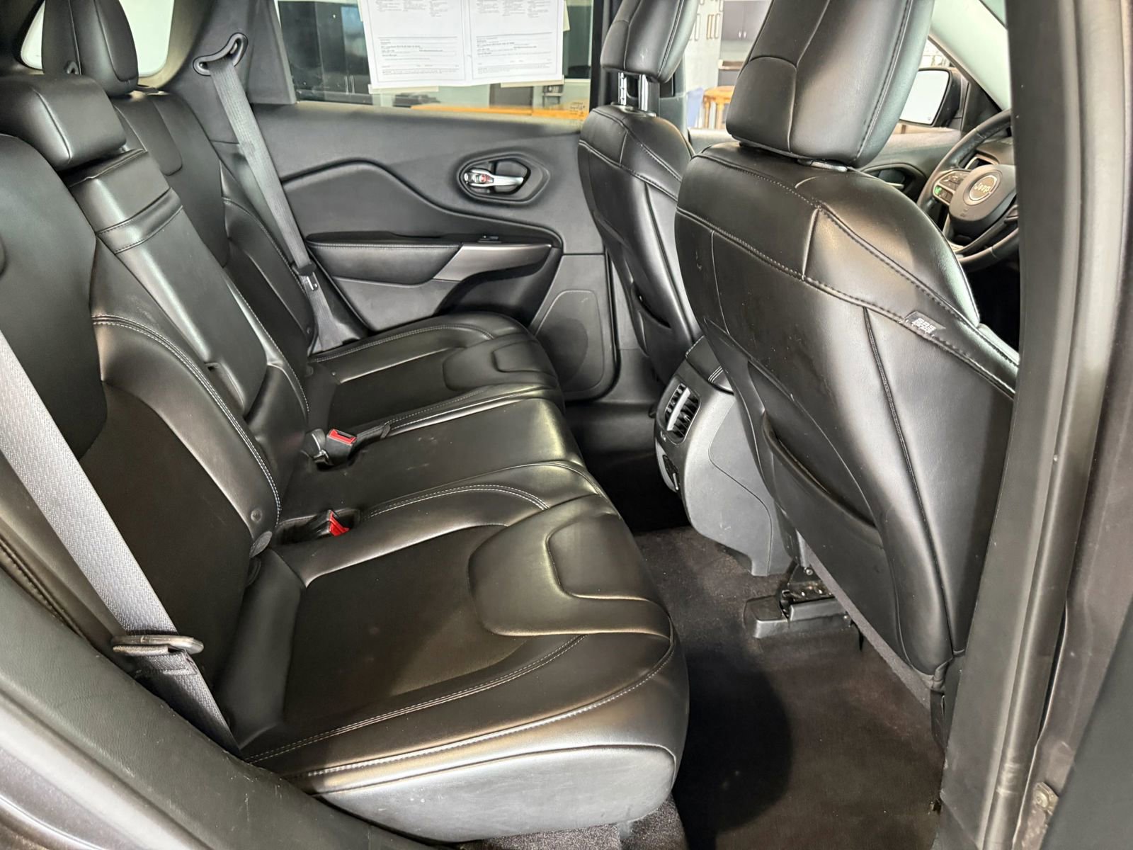 Used 2019 Jeep Cherokee Latitude Plus w/ Comfort/Convenience Group image 13