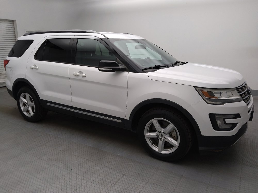 Used 2017 Ford Explorer XLT w/ Equipment Group 201A AWD/4WD image 11