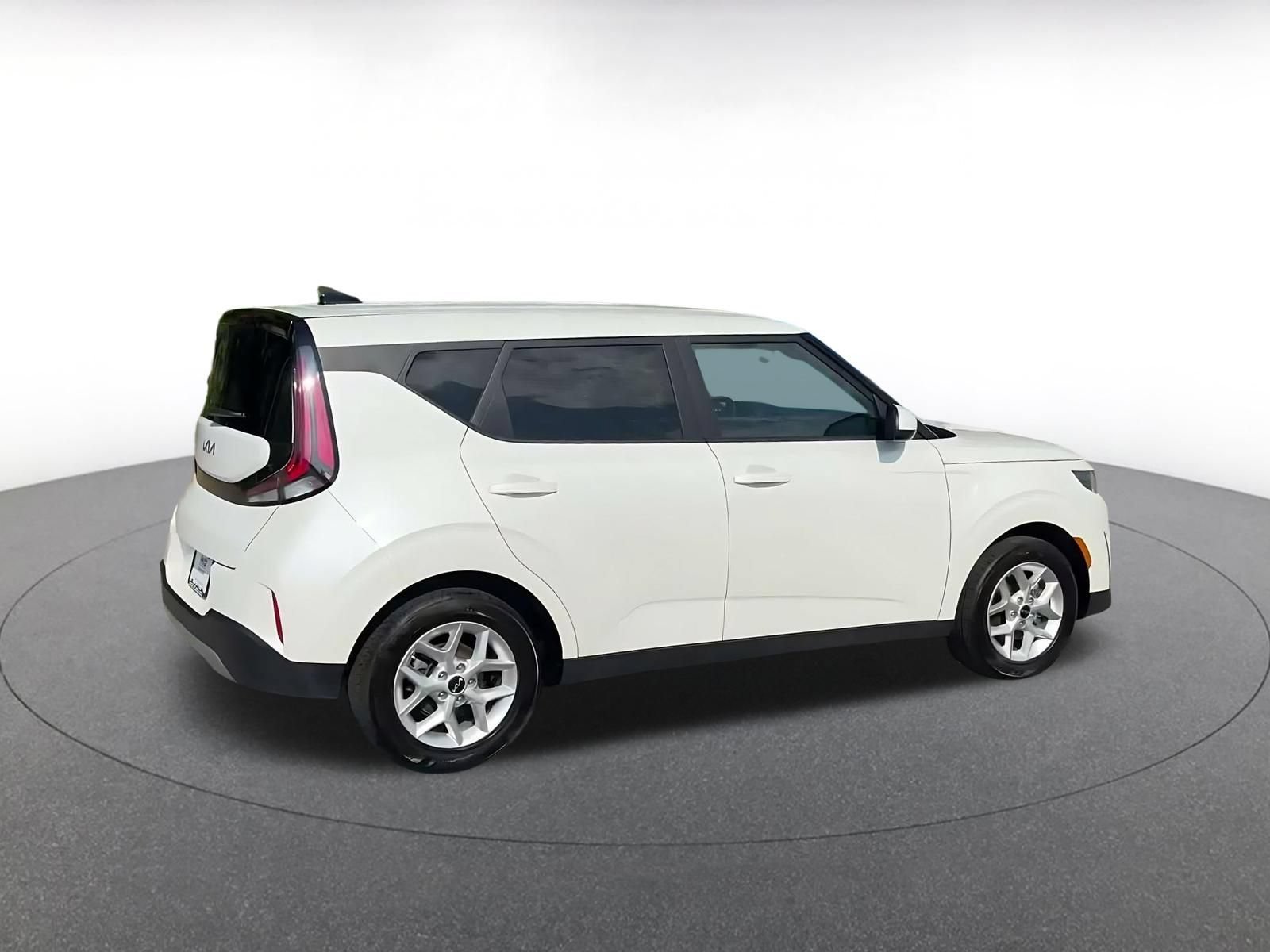 Used 2025 Kia Soul LX w/ LX Technology Package FWD image 12