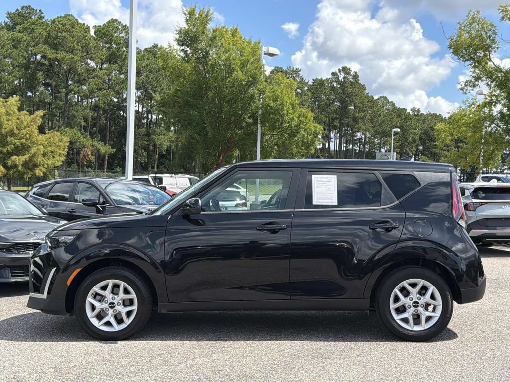 Used 2025 Kia Soul LX w/ LX Technology Package FWD image 7