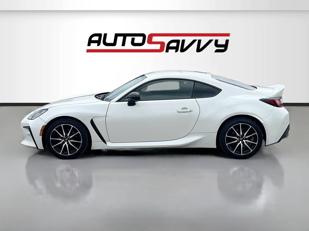 Used 2024 Toyota GR86 Premium w/ Performance Package RWD image 4