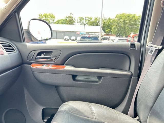 Used 2012 Chevrolet Suburban LT w/ Luxury Package AWD/4WD image 40