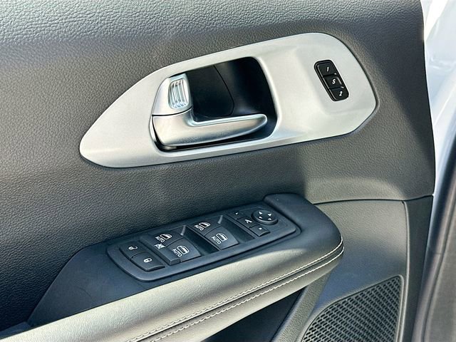 New 2026 Chrysler Pacifica Limited image 13