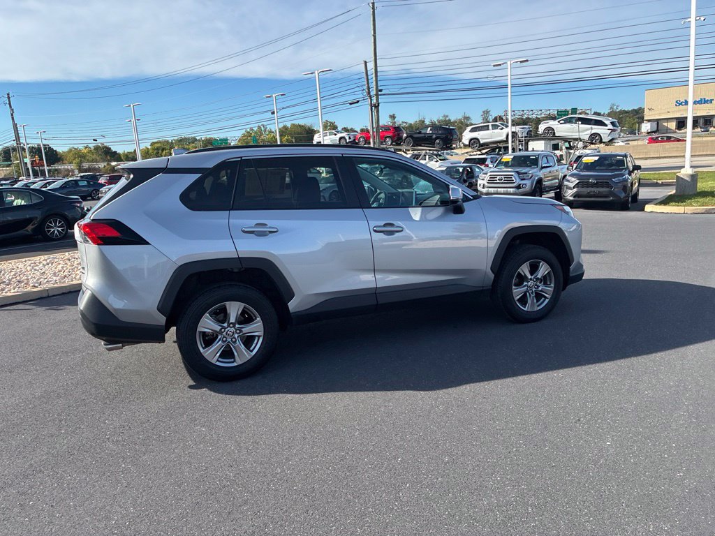 Used 2025 Toyota RAV4 XLE AWD/4WD image 7