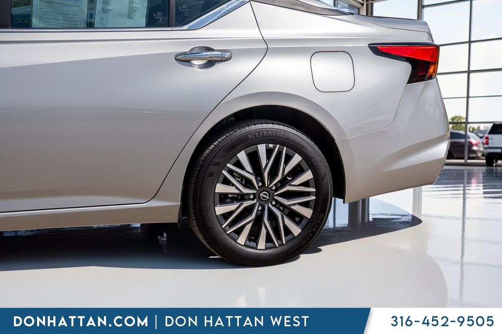 Used 2025 Nissan Altima 2.5 SV AWD/4WD image 34