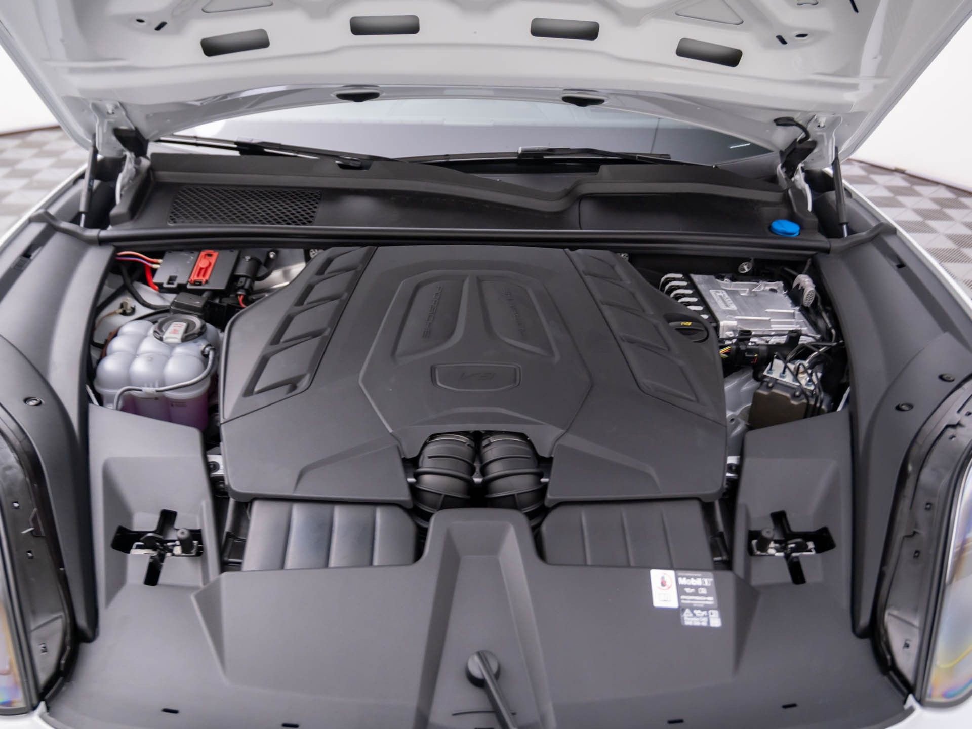 New 2026 Porsche Cayenne GTS image 30