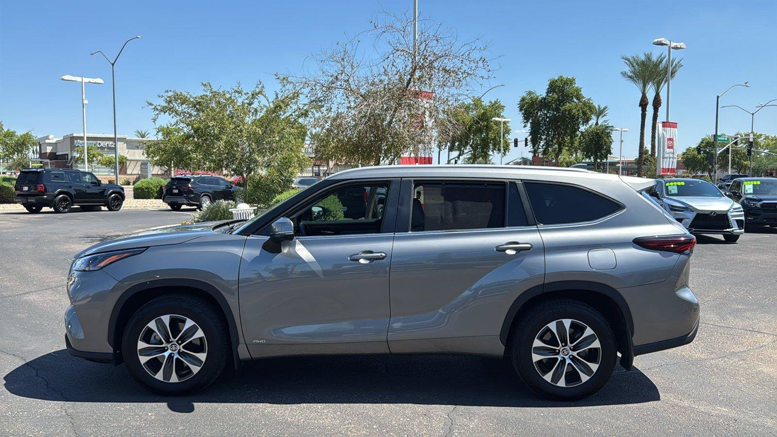 Used 2026 Toyota Highlander XLE AWD/4WD image 5