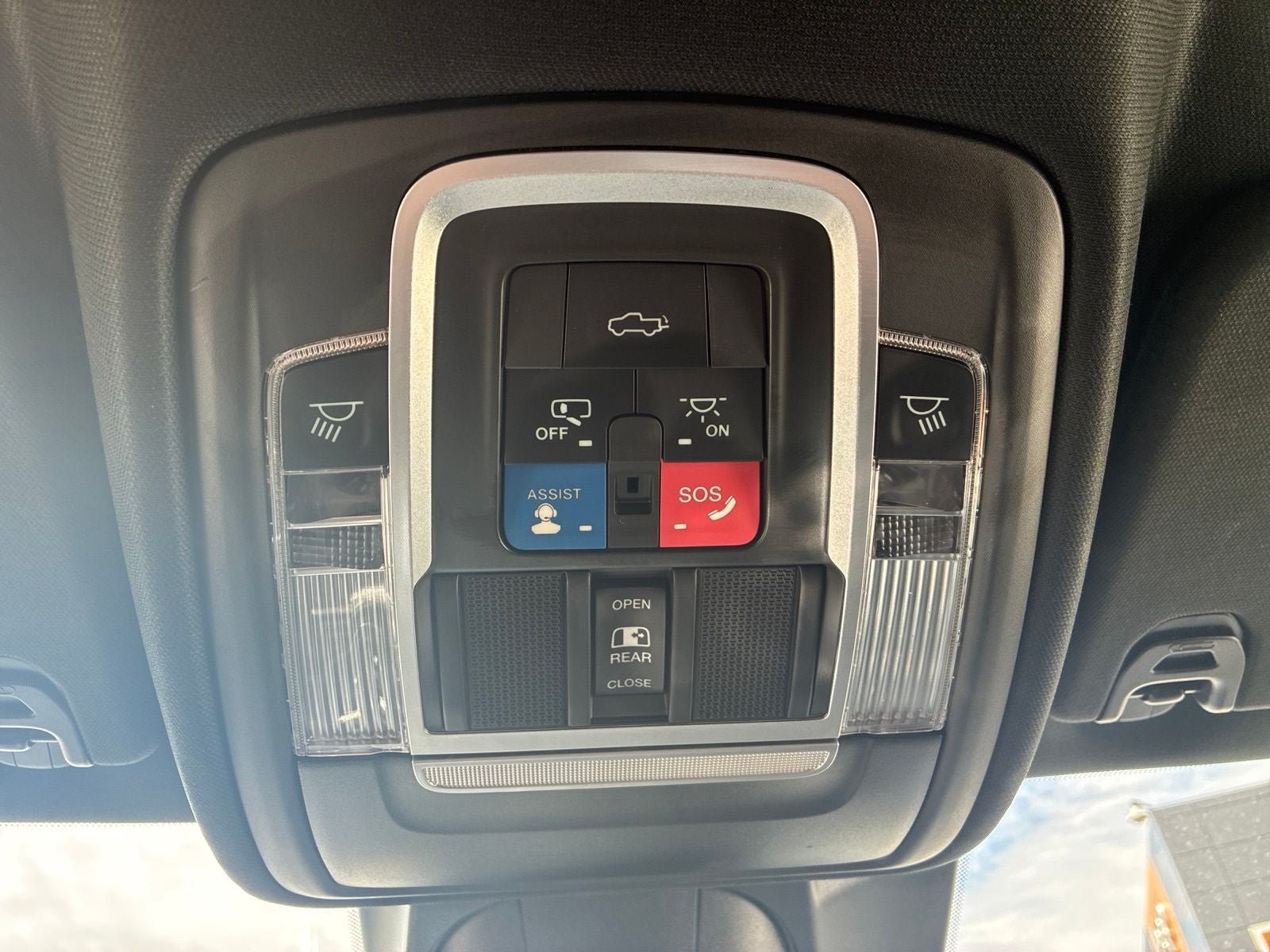 Used 2022 RAM 1500 Laramie w/ Sport Appearance Package AWD/4WD image 30