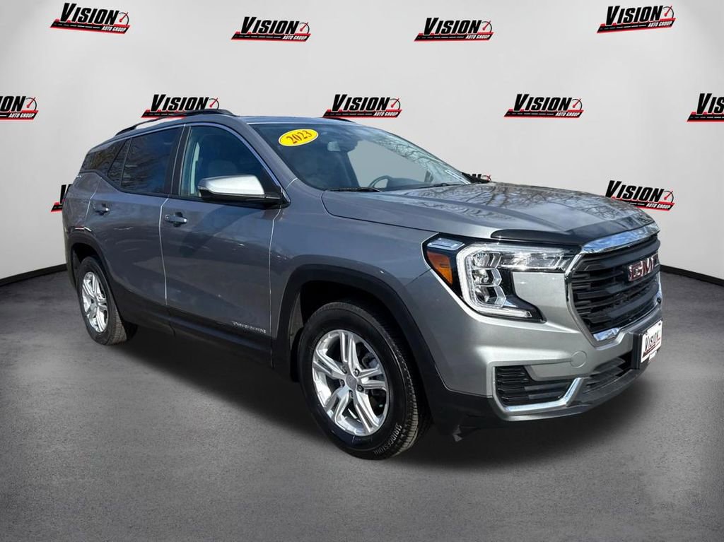 Used 2023 GMC Terrain SLE w/ Driver Convenience Package image 3
