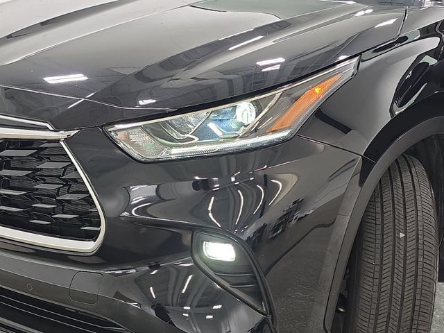 Certified 2025 Toyota Highlander Limited AWD/4WD image 28