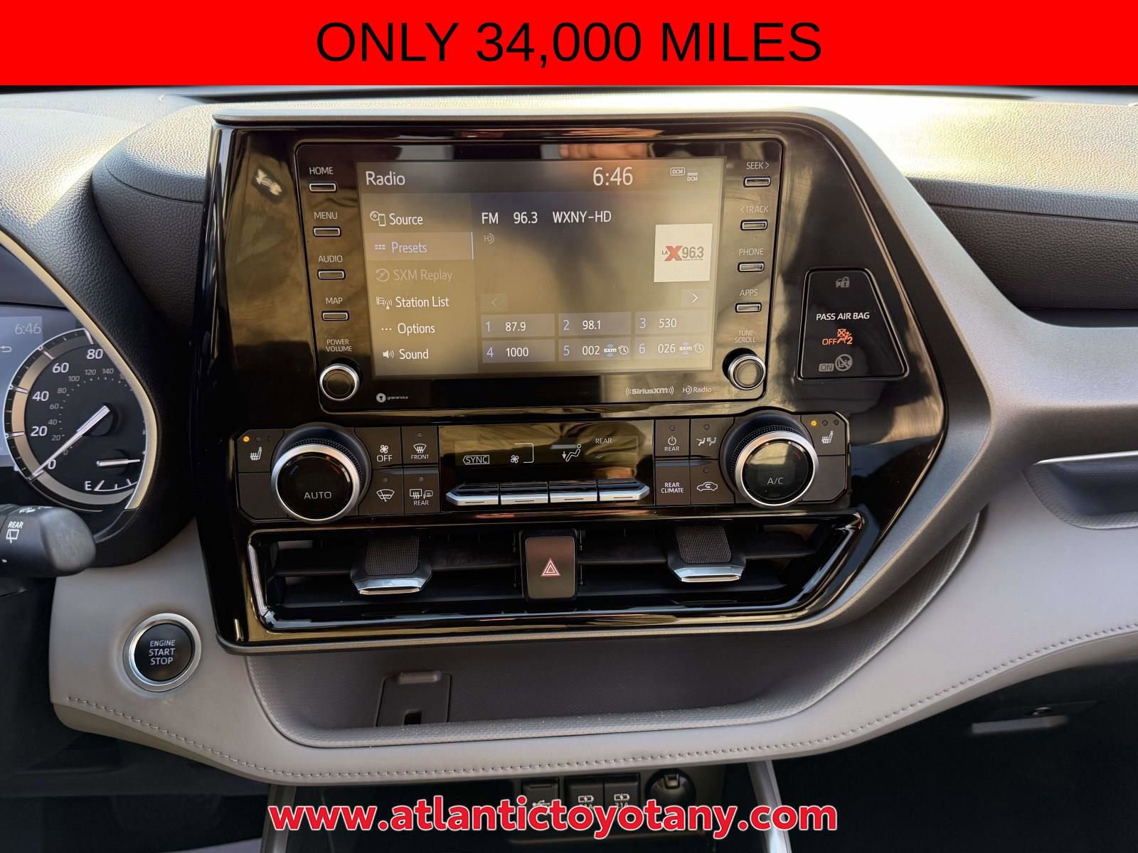 Used 2021 Toyota Highlander XLE AWD/4WD image 28