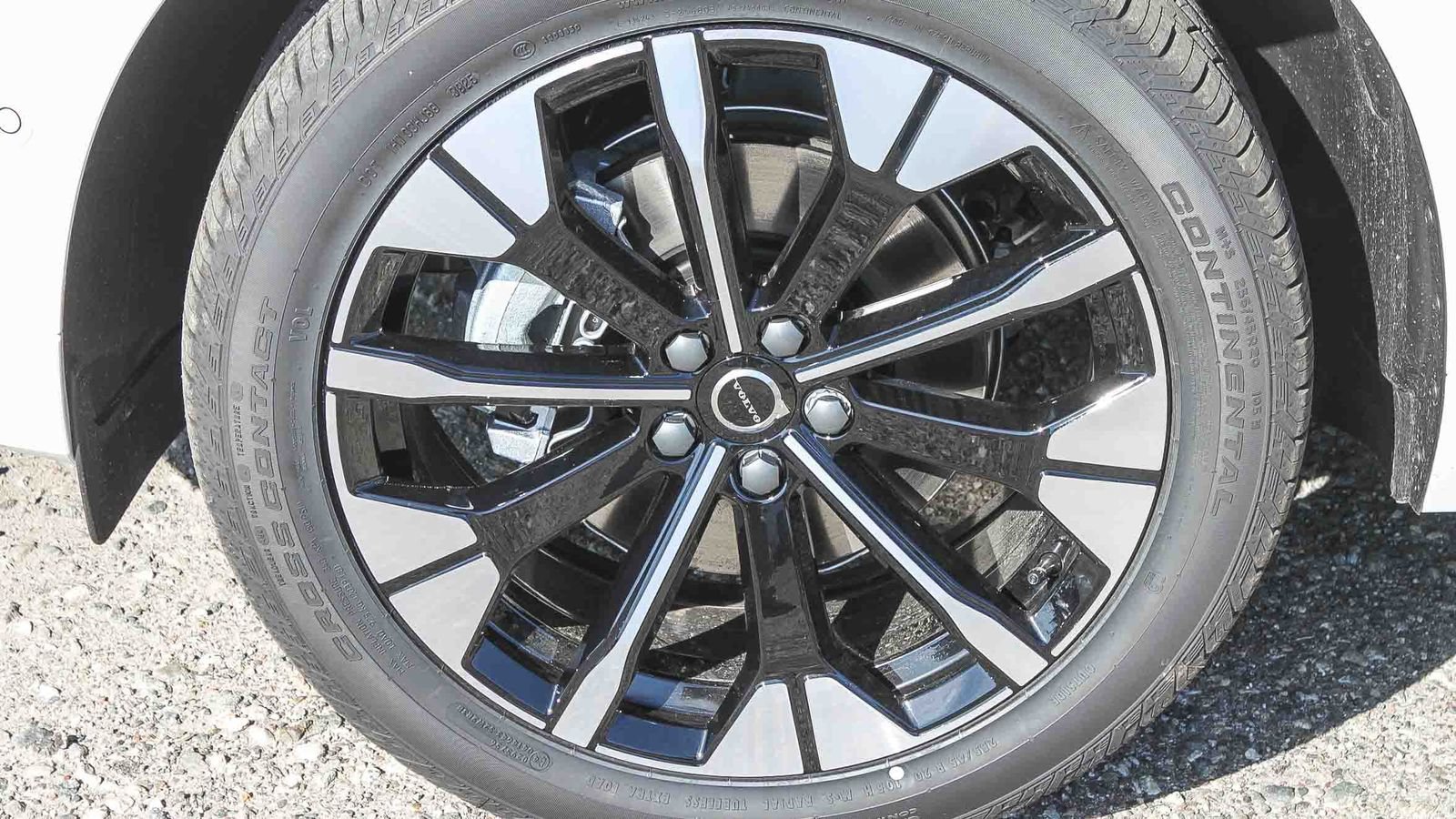 New 2026 Volvo XC60 B5 Plus w/ Protection Package Premier AWD/4WD image 12