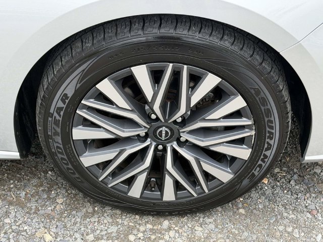 Used 2024 Nissan Altima 2.5 SV FWD image 7