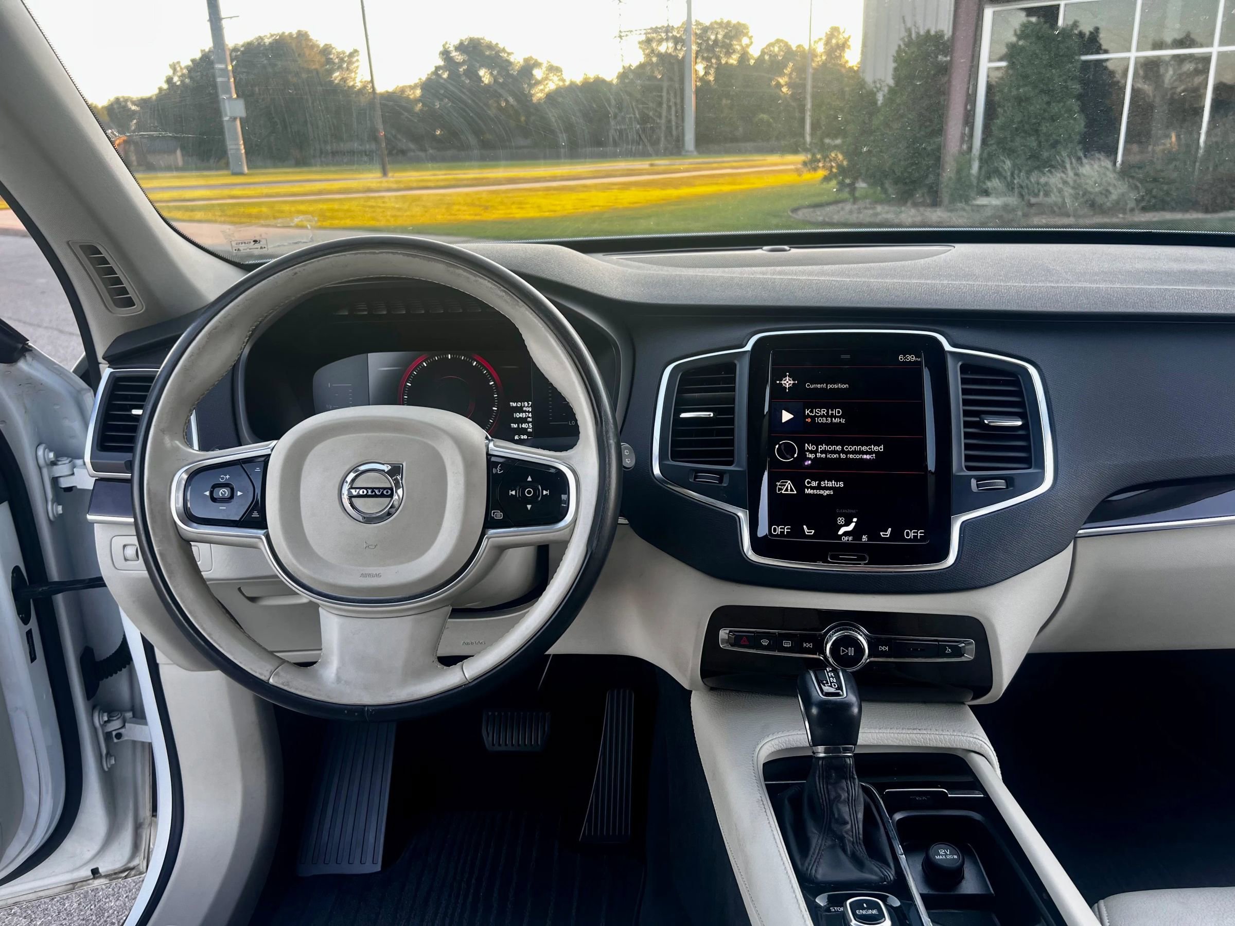 Used 2017 Volvo XC90 T5 Momentum w/ Vision Package image 31