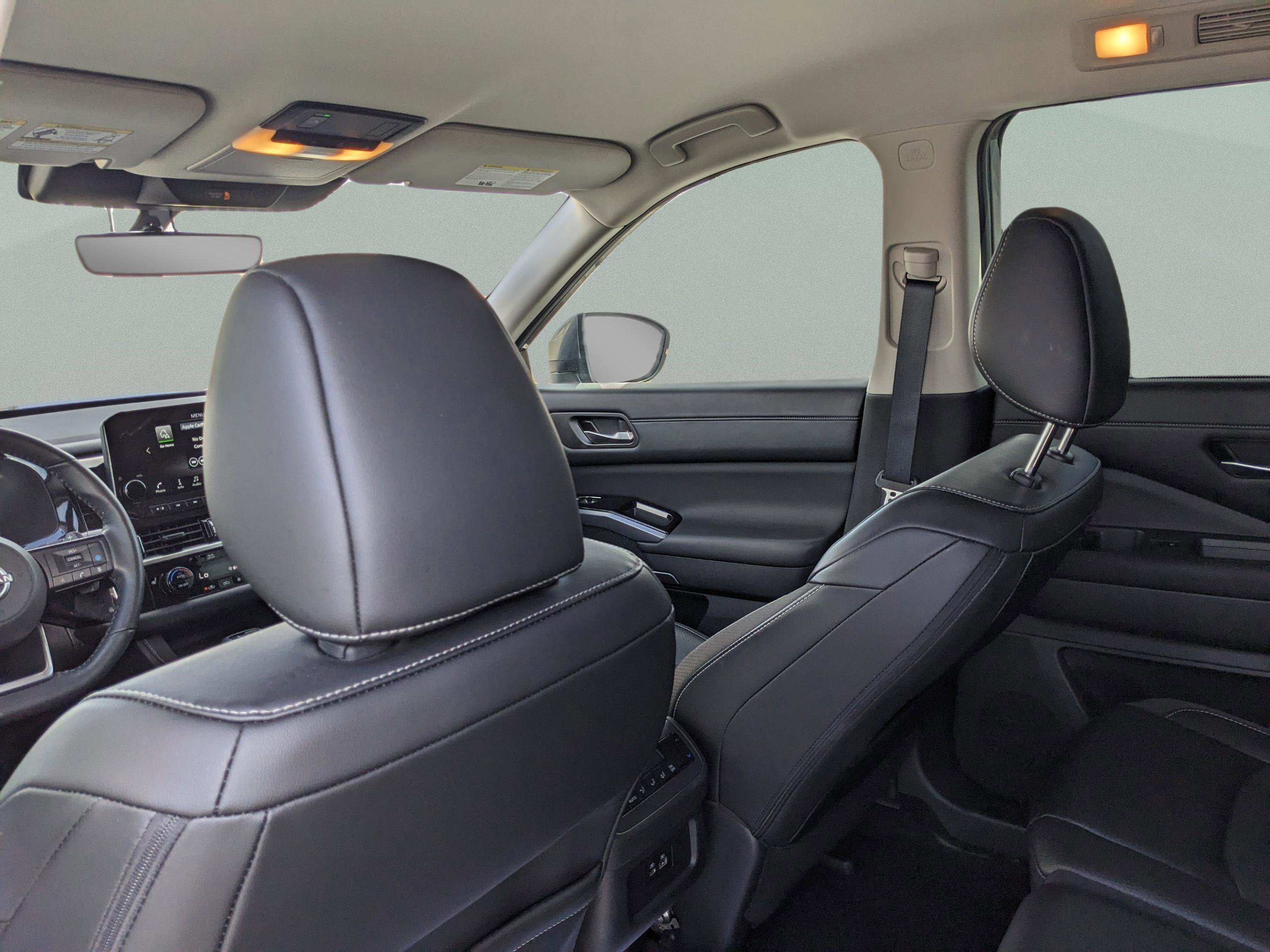 Used 2024 Nissan Pathfinder SL w/ Black Appearance Package image 22