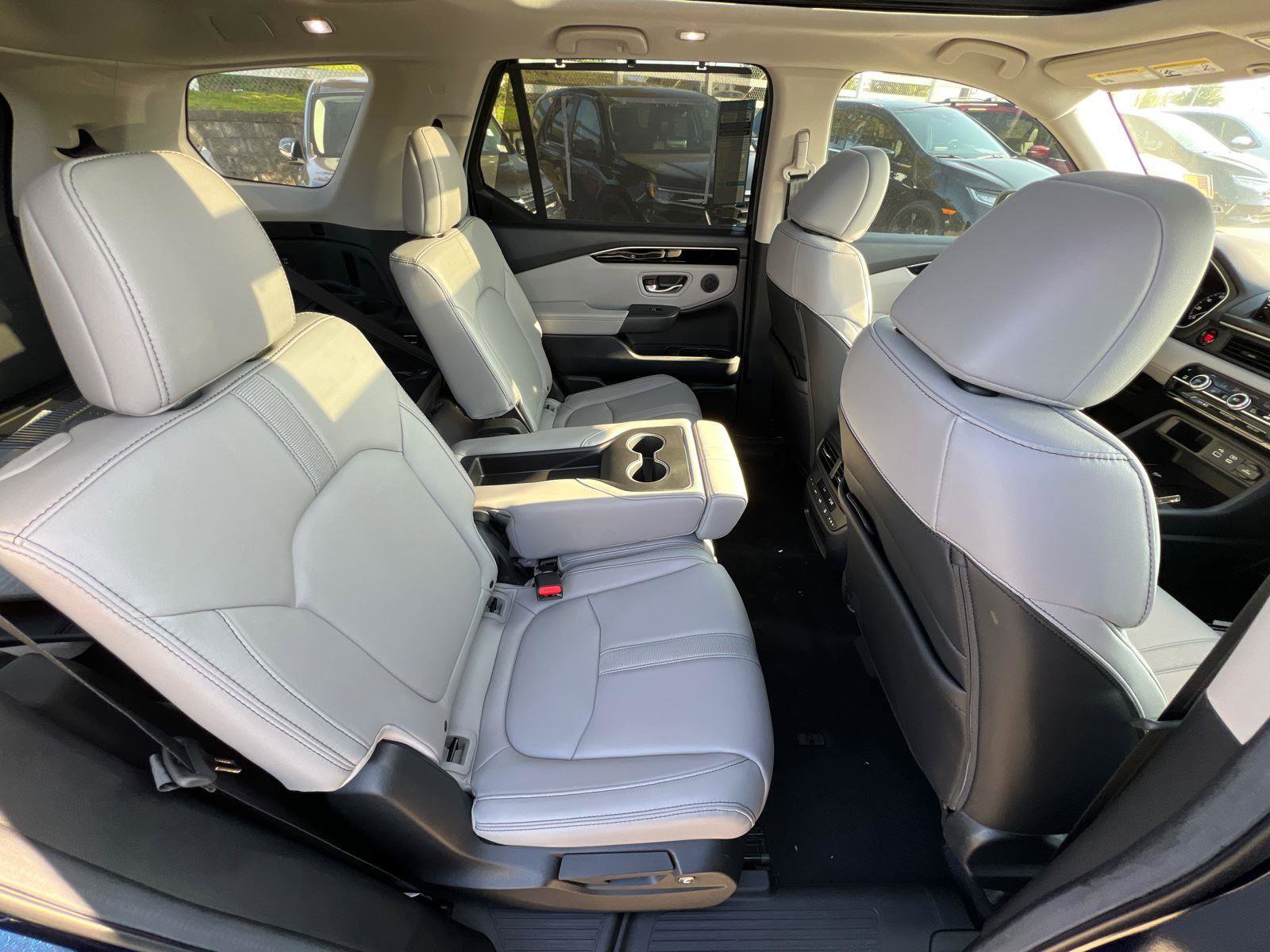 New 2025 Honda Pilot Touring image 38