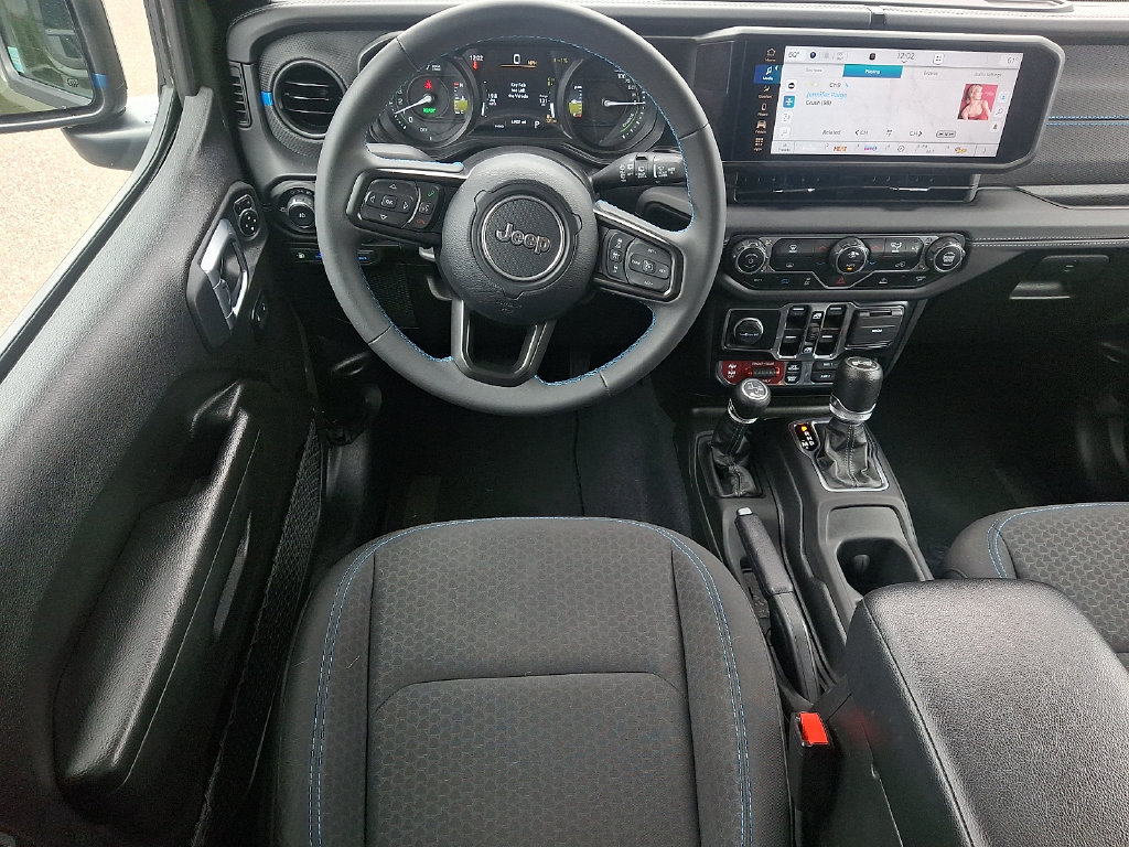 Used 2024 Jeep Wrangler Unlimited Rubicon 4xe AWD/4WD image 12