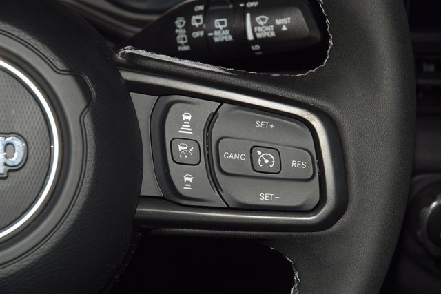 Used 2025 Jeep Wrangler Unlimited Rubicon w/ Technology Group image 42