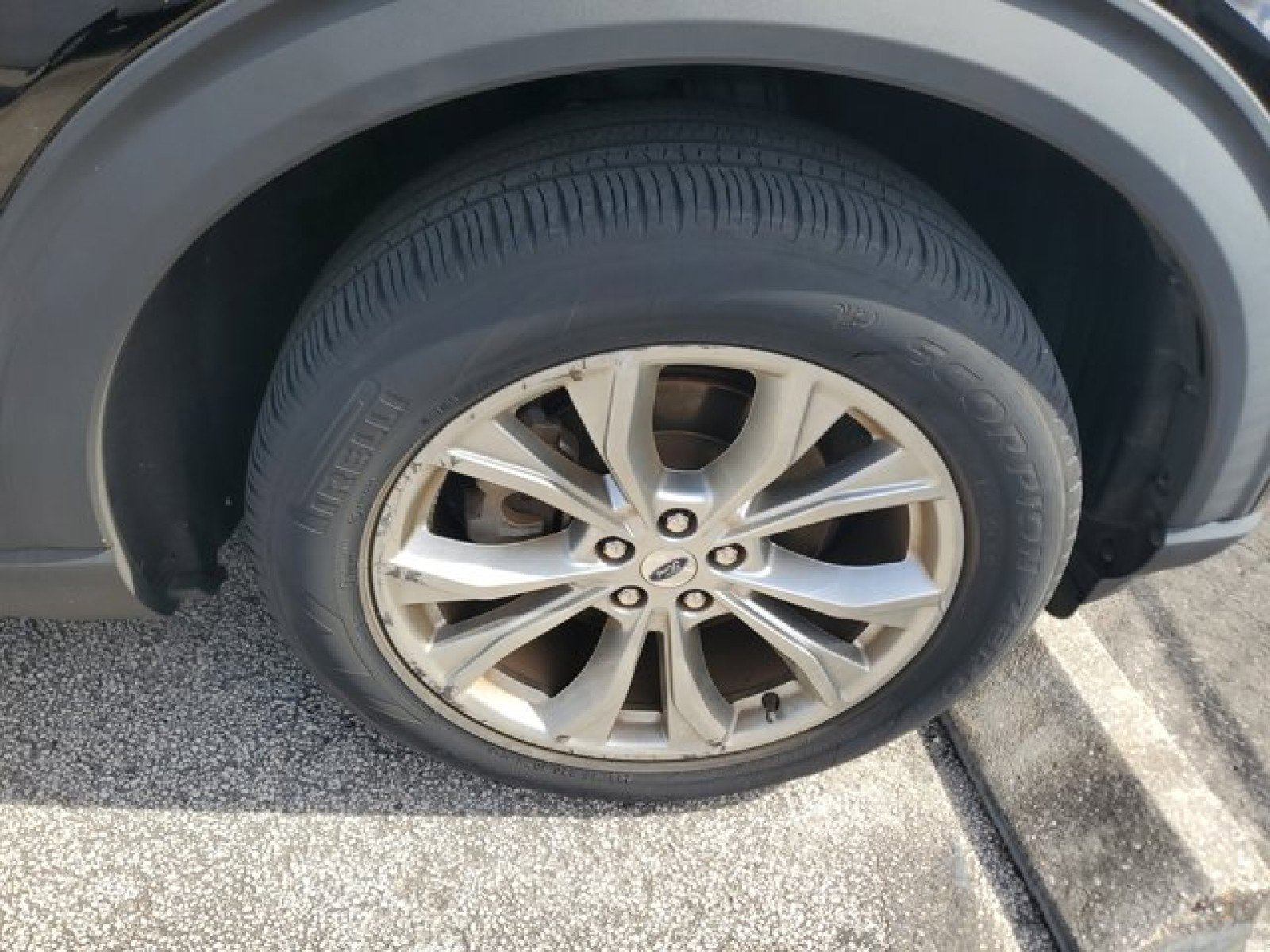 Used 2023 Ford Explorer Limited w/ Limited Technology Package RWD image 9