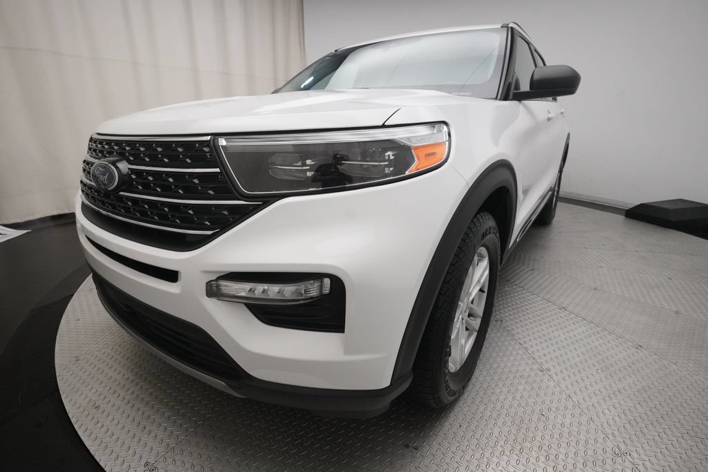 Used 2021 Ford Explorer XLT w/ Equipment Group 202A AWD/4WD image 12