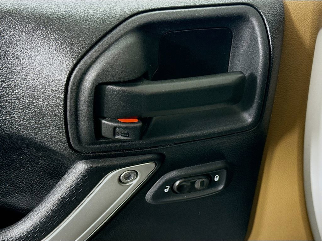 Used 2014 Jeep Wrangler Rubicon w/ Power Convenience Group image 22