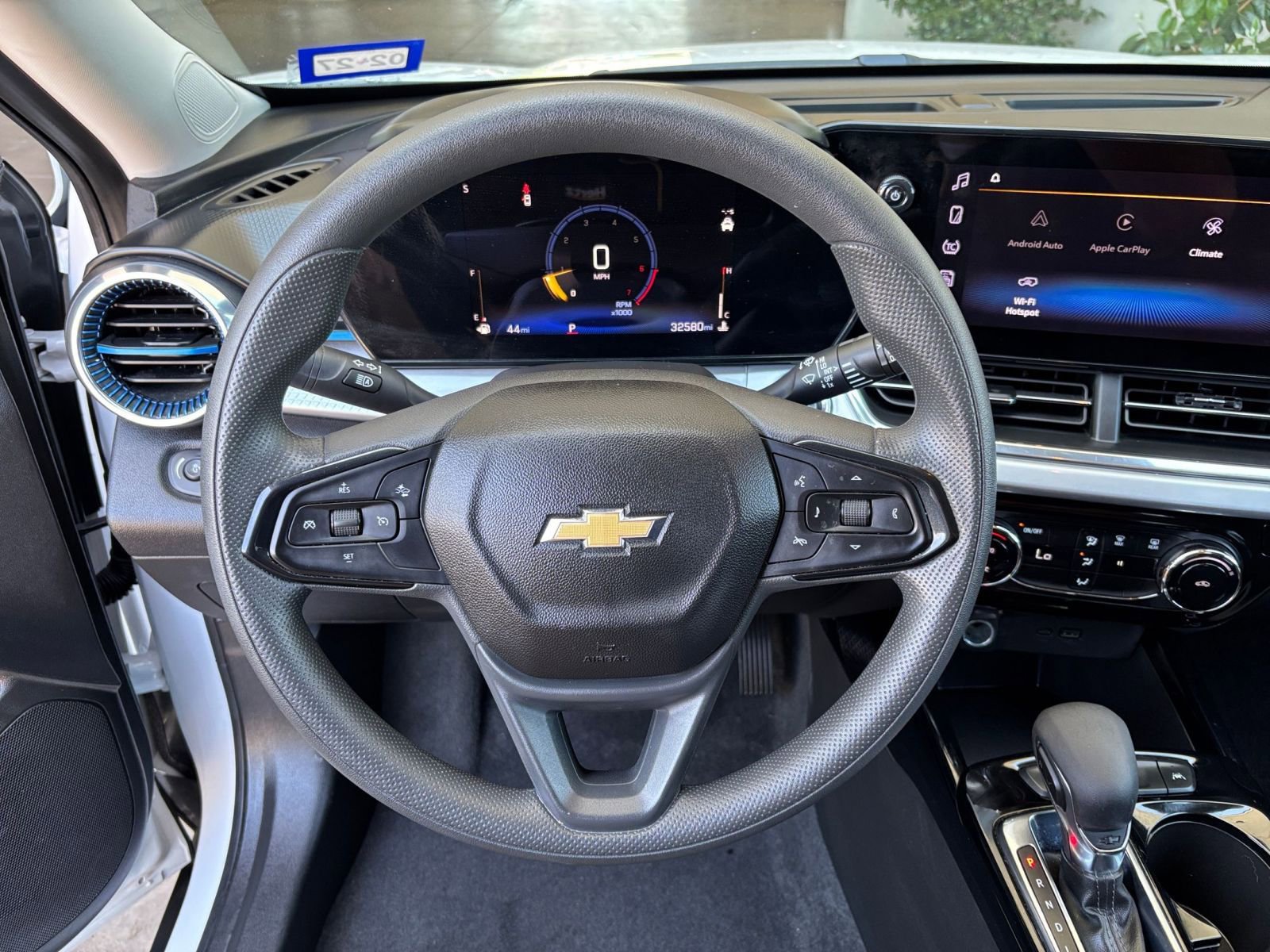Used 2025 Chevrolet Trax LT FWD image 28