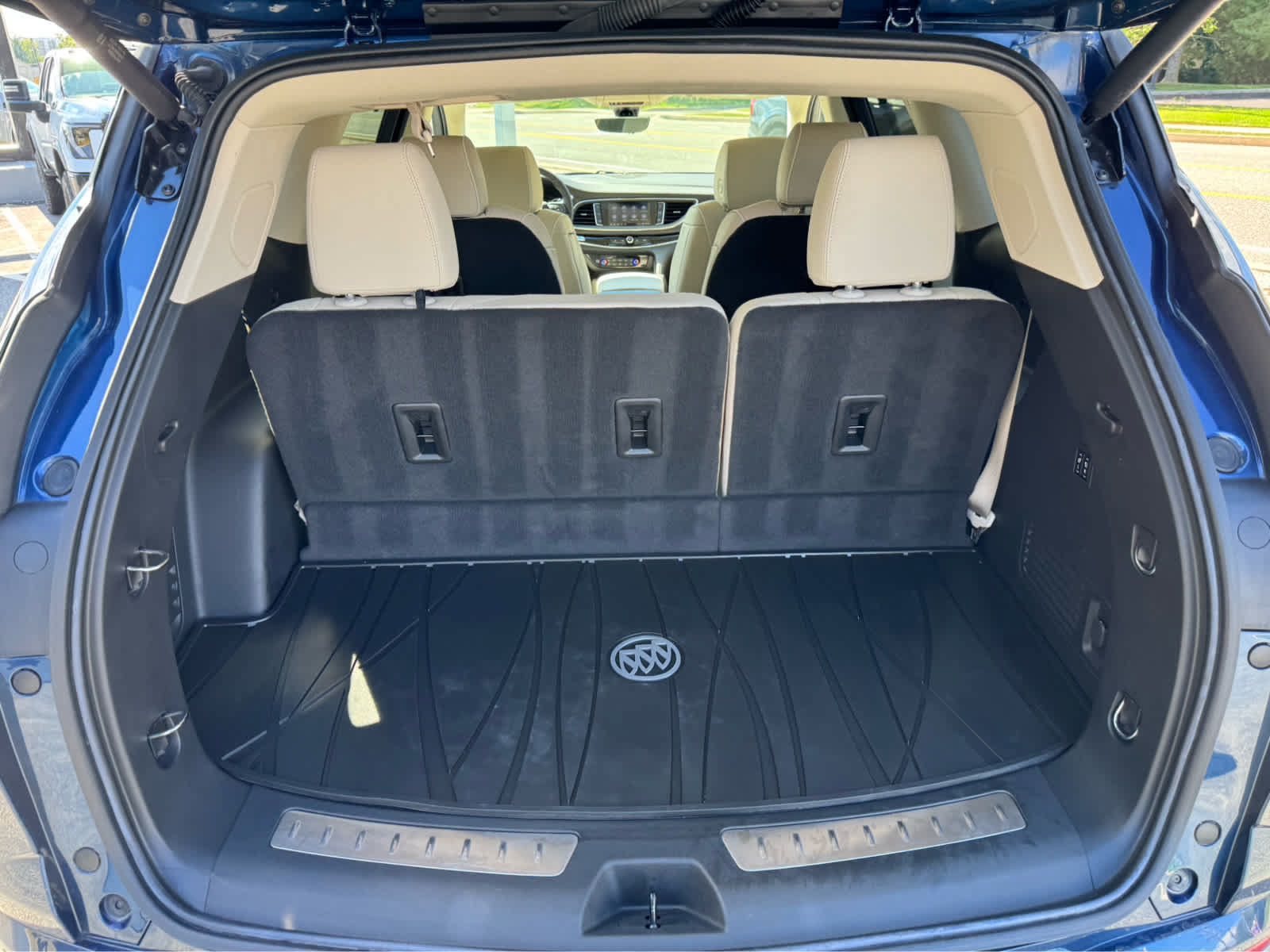 Used 2023 Buick Enclave Avenir w/ Avenir Technology Package AWD/4WD image 6