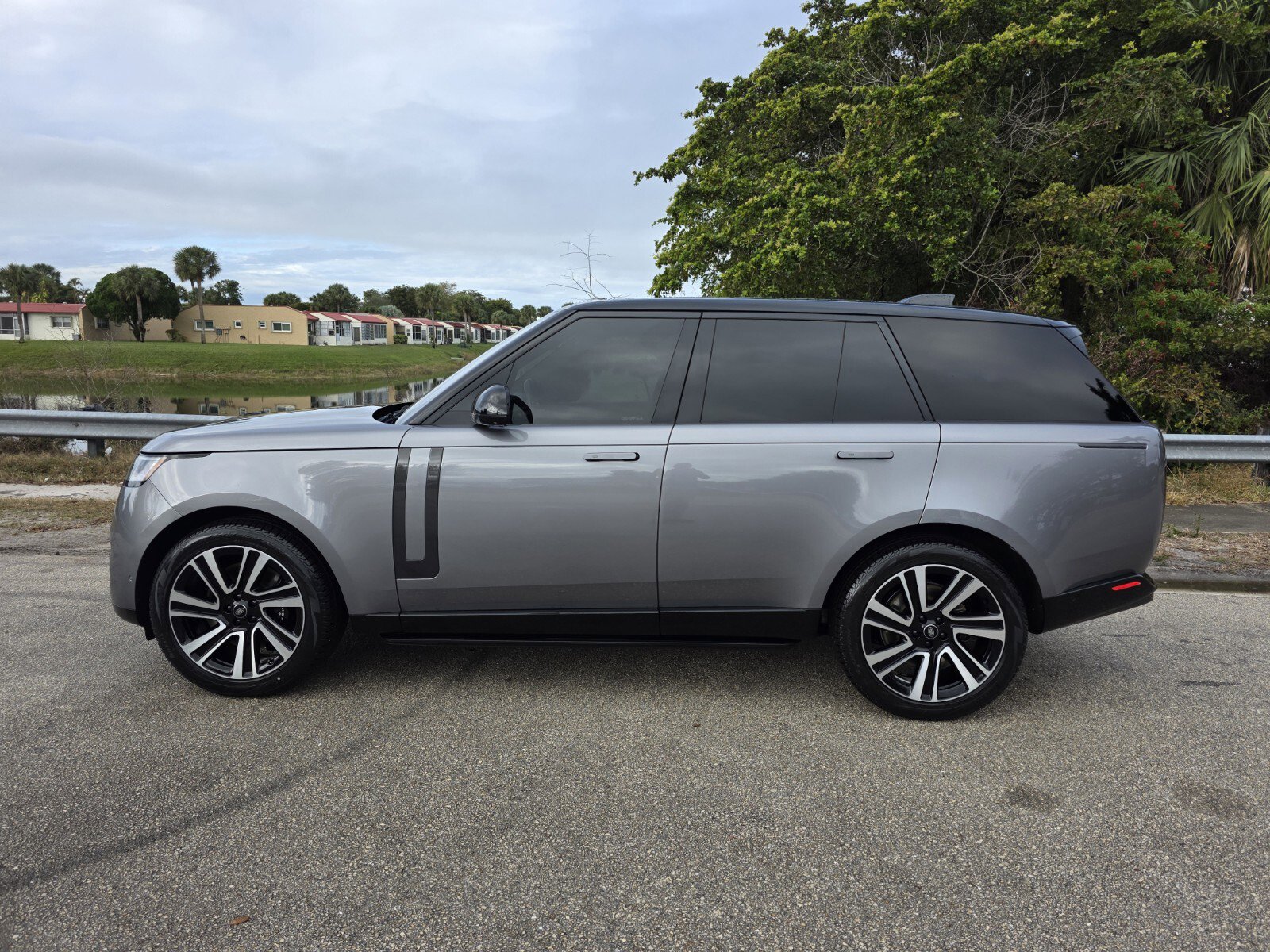 Used 2023 Land Rover Range Rover SE image 7