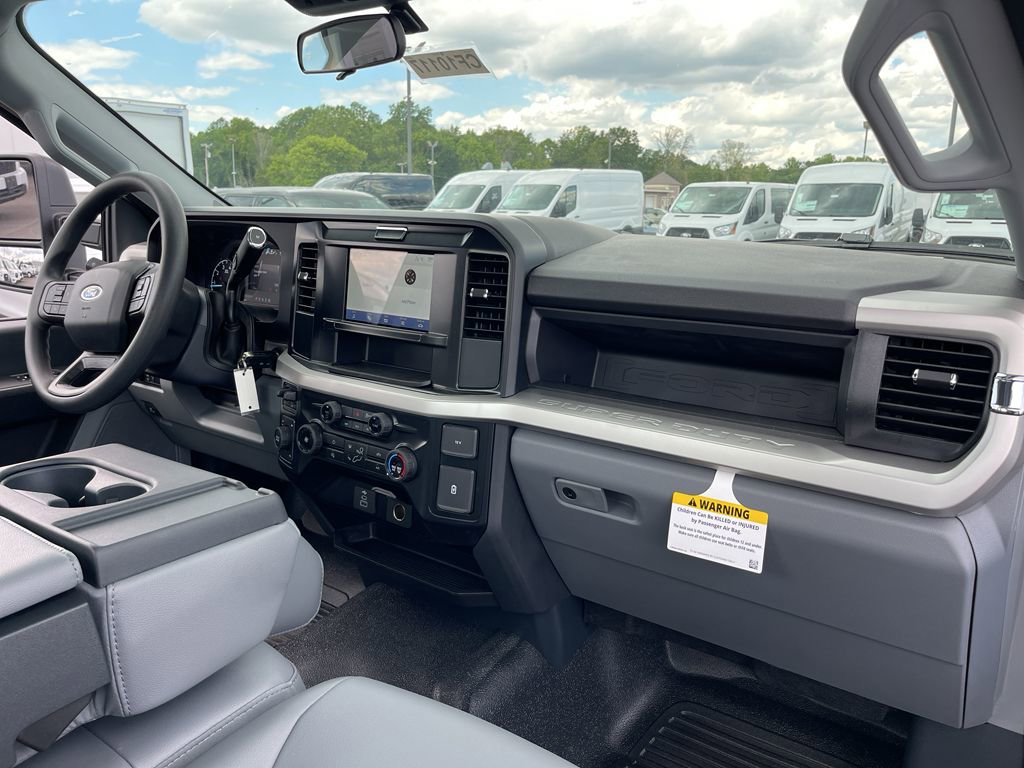New 2025 Ford F250 XL w/ XL Chrome Package image 7
