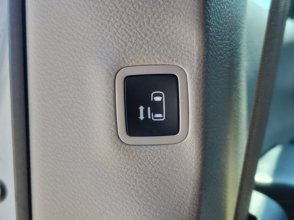 Used 2019 Chrysler Pacifica Touring-L FWD image 15