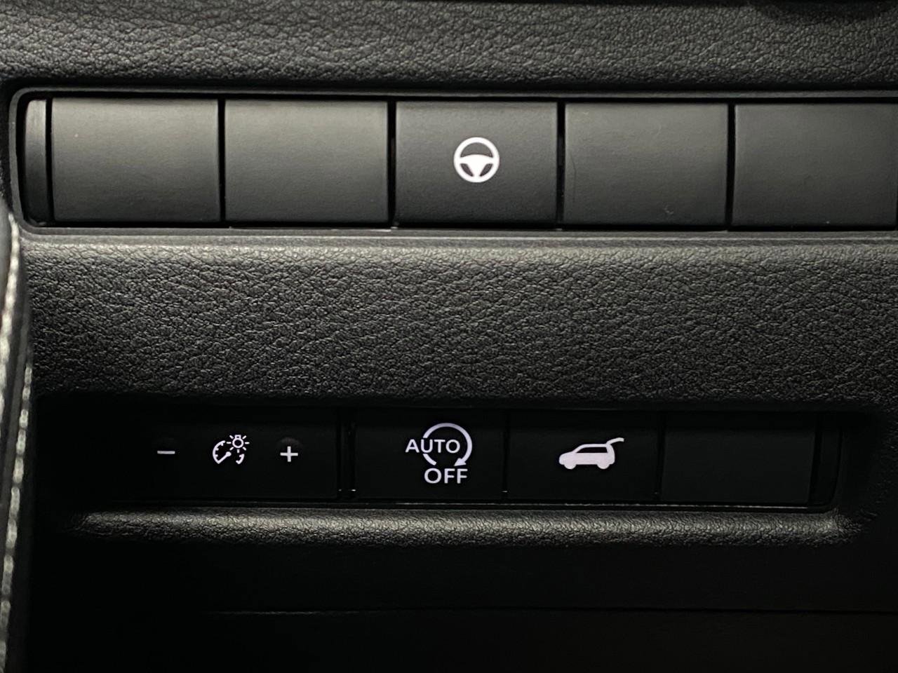 Used 2025 Nissan Rogue Platinum image 16