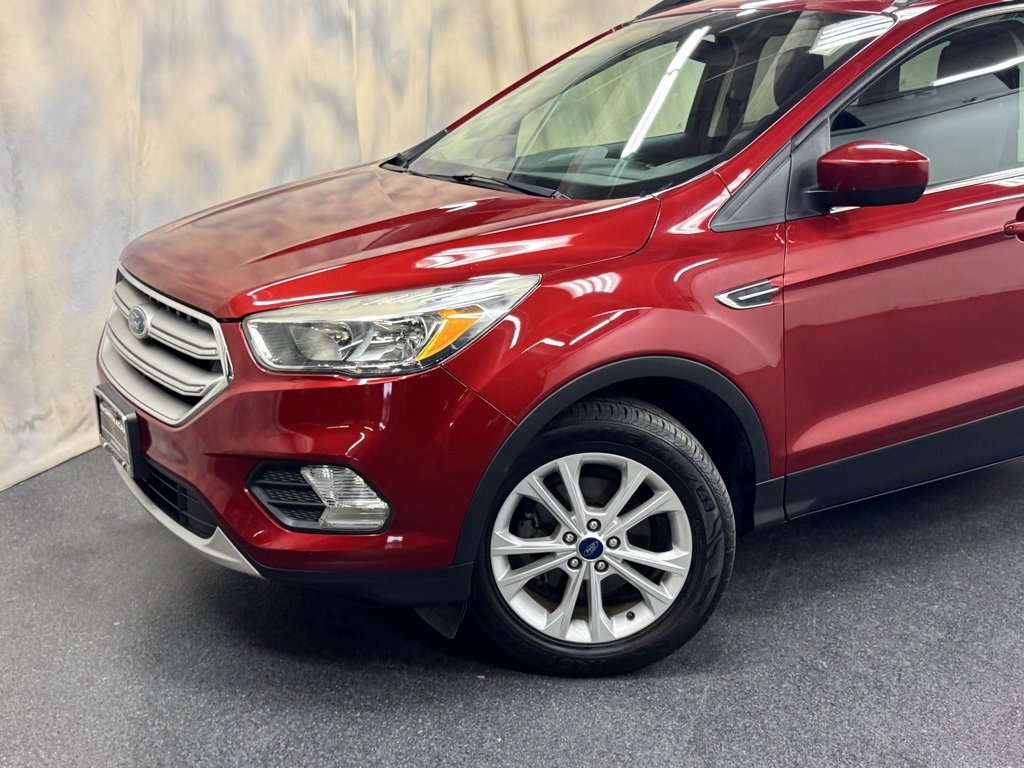Used 2018 Ford Escape SE image 2