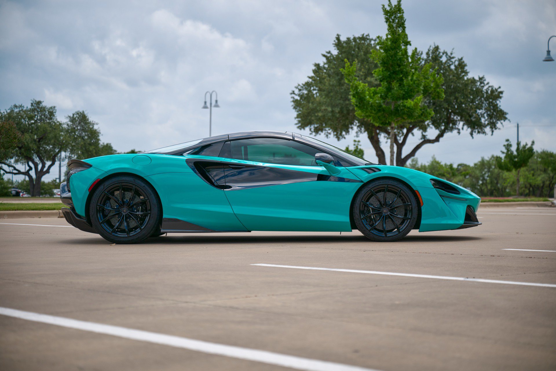 Used 2025 McLaren Artura Spider RWD image 10
