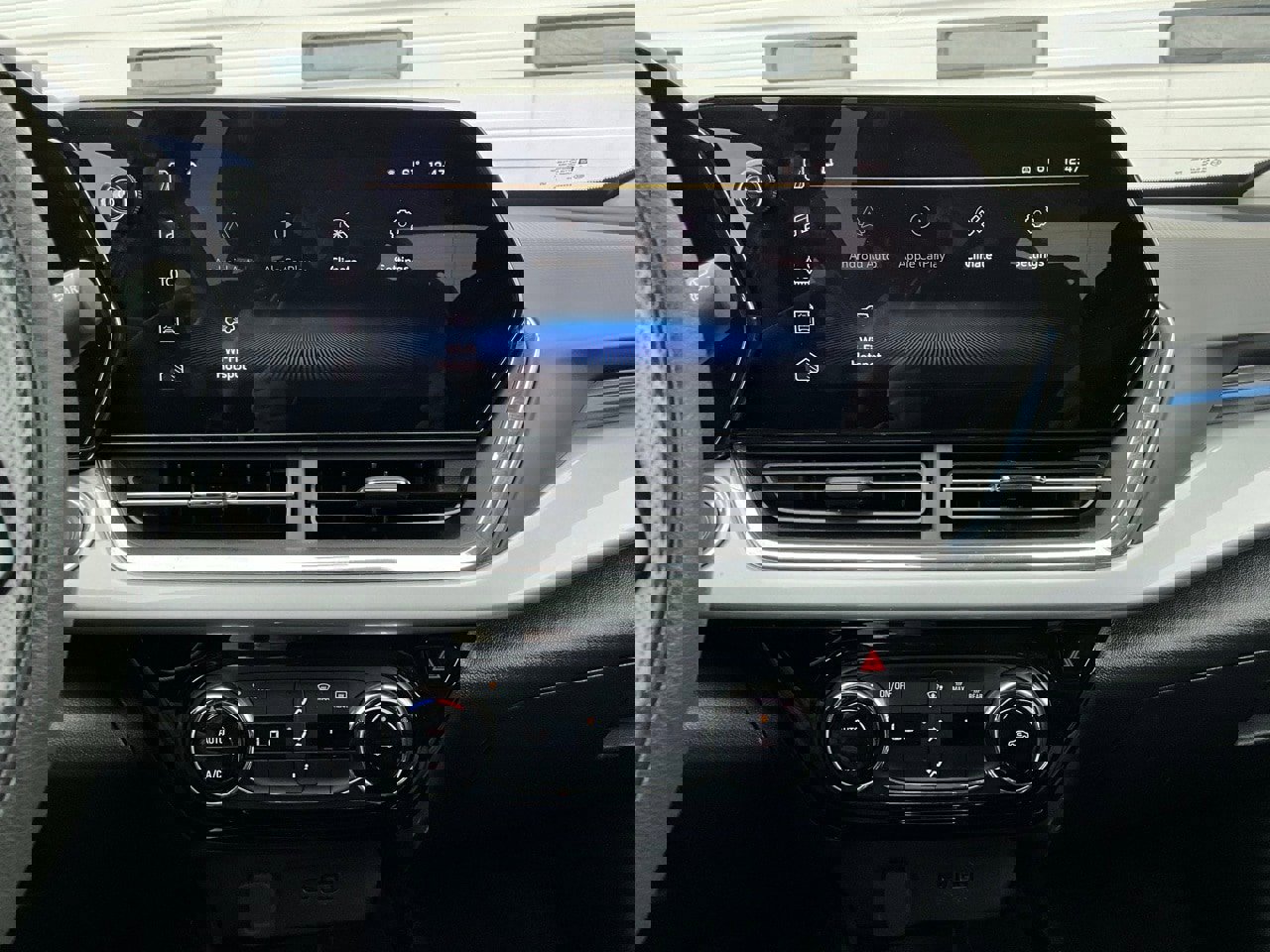 Used 2025 Chevrolet Trax LT image 24